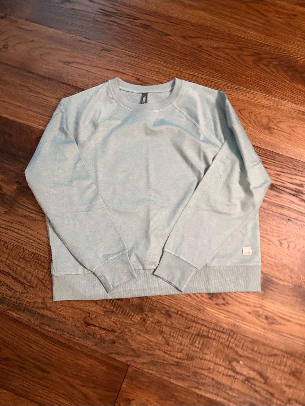 Vuori Long Sleeve Halo Crew Size Small NWOT
